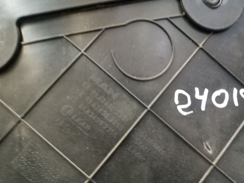 Recambio de guarnecido puerta delantera izquierda para man tgs referencia OEM IAM 81626306105  81626306147