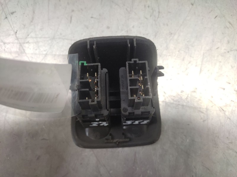 Recambio de mando elevalunas trasero izquierdo para peugeot 206 berlina 1.4 hdi referencia OEM IAM   