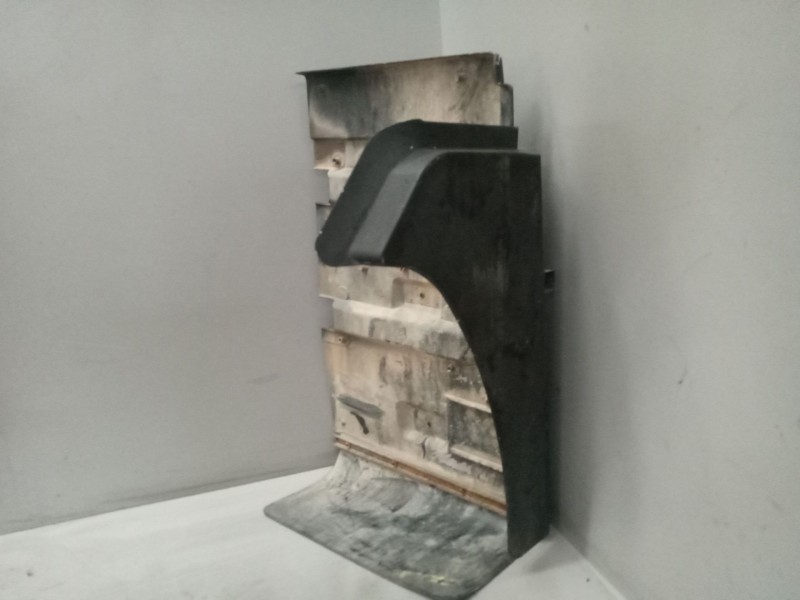 Recambio de guardabarros delantero izquierdo para nissan trucks atleon 140 referencia OEM IAM 631159x100  631159x101