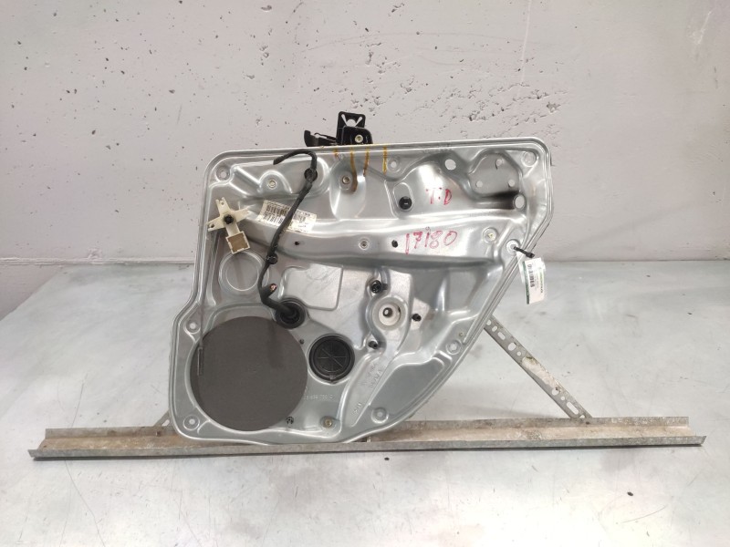 Recambio de elevalunas trasero derecho para volkswagen bora berlina (1j2) highline 4motion referencia OEM IAM 1J5839730G  