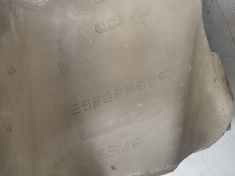 Recambio de deposito limpia para iveco daily combi bus referencia OEM IAM 500336393  
