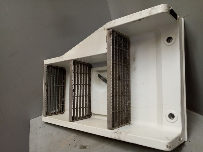 Recambio de peldaño izquierdo para renault magnum ab 2005 12.8 diesel referencia OEM IAM 5010574327  