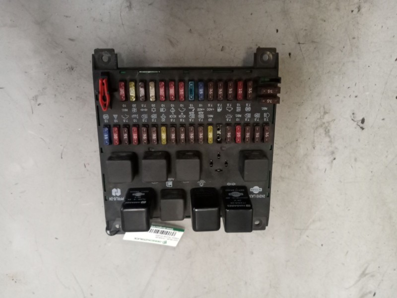 Recambio de caja reles / fusibles para nissan trucks atleon 140 referencia OEM IAM 24310LA300  
