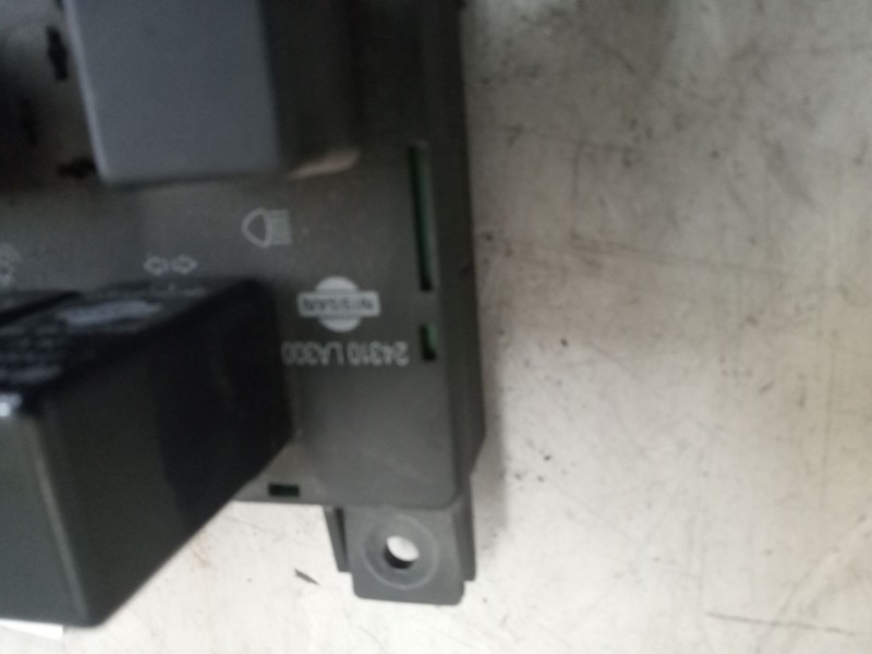 Recambio de caja reles / fusibles para nissan trucks atleon 140 referencia OEM IAM 24310LA300  