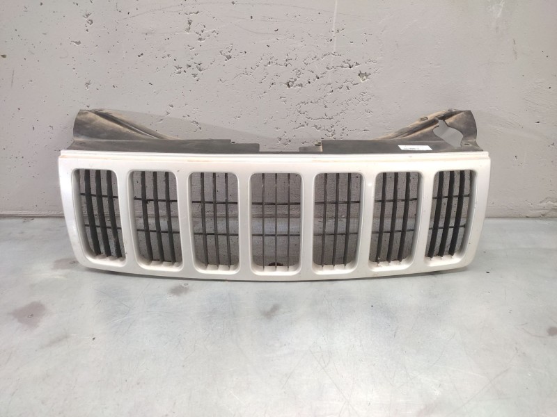 Recambio de rejilla delantera central para jeep gr. cherokee (wh) 3.0 crd 65 aniversario referencia OEM IAM   