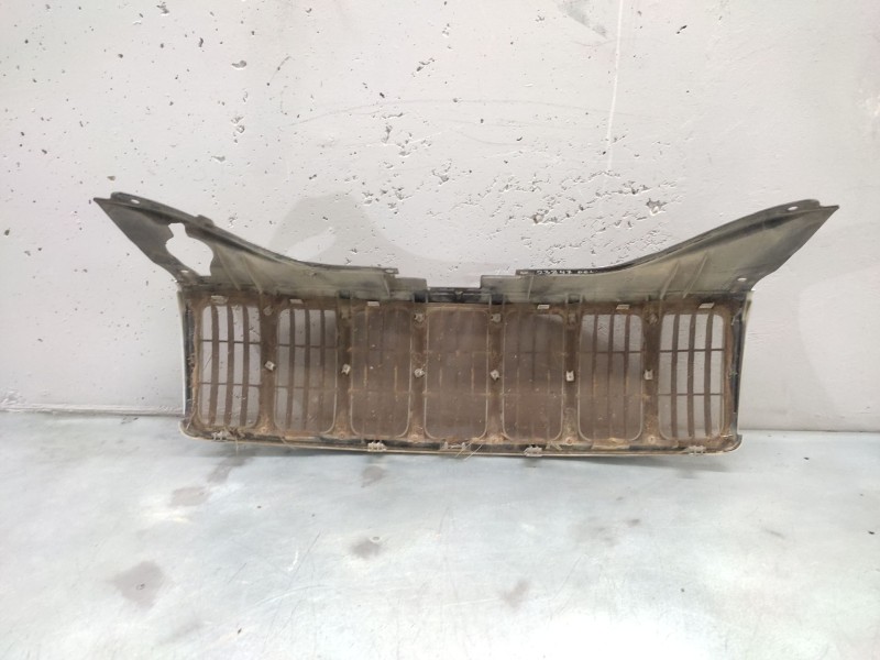 Recambio de rejilla delantera central para jeep gr. cherokee (wh) 3.0 crd 65 aniversario referencia OEM IAM   