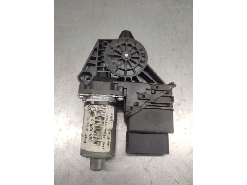 Recambio de motor elevalunas trasero izquierdo para volkswagen passat variant (3b6) referencia OEM IAM 3B9839751BF  