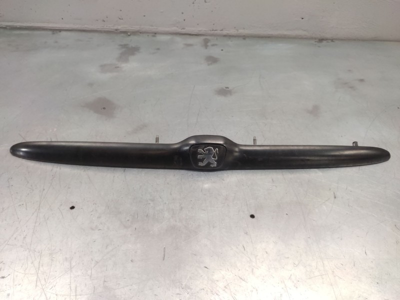 Recambio de asidero porton maletero para peugeot 206 berlina xt referencia OEM IAM   