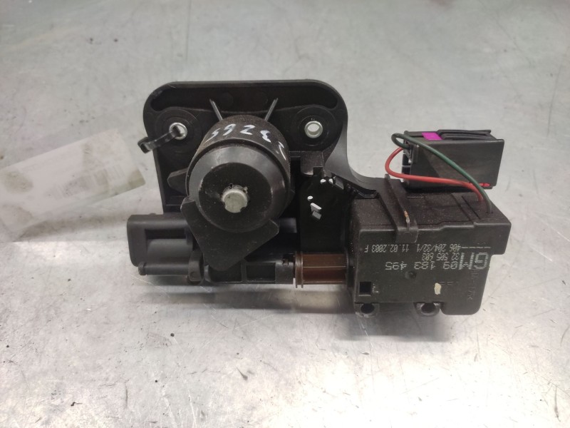 Recambio de bombin porton trasero para opel meriva blue line referencia OEM IAM 90534783  