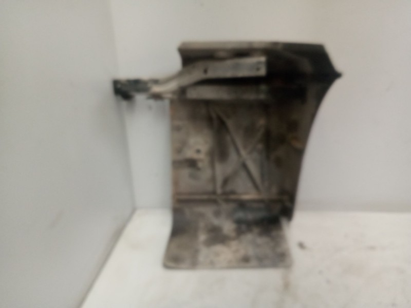 Recambio de guardabarros delantero izquierdo para nissan cabstar 01.04  3.0 diesel referencia OEM IAM 63101F3901  