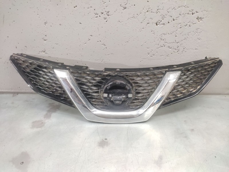 Recambio de rejilla delantera central para nissan qashqai iii (j12) 1.3 dig-t referencia OEM IAM 623104EM  