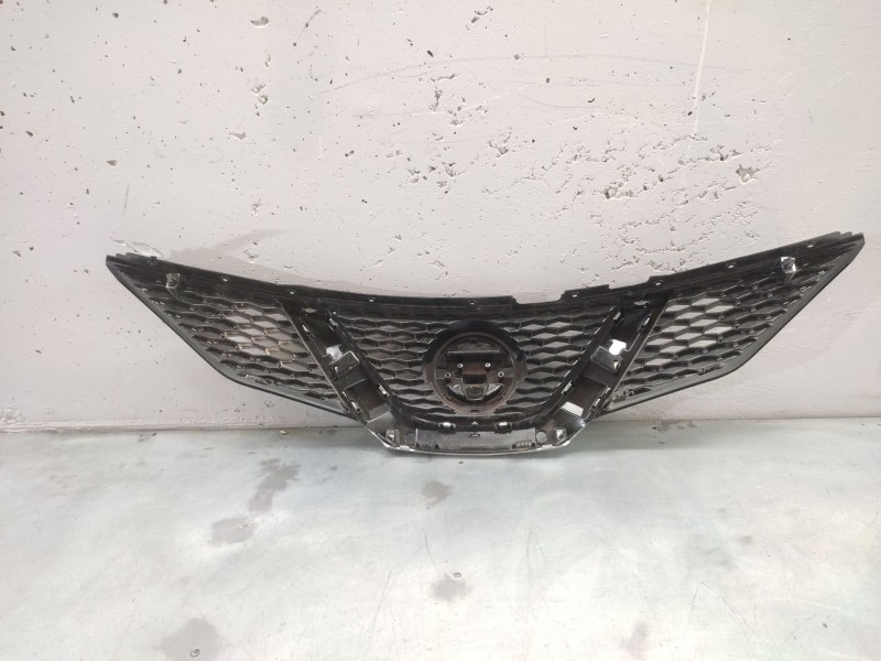 Recambio de rejilla delantera central para nissan qashqai iii (j12) 1.3 dig-t referencia OEM IAM 623104EM  