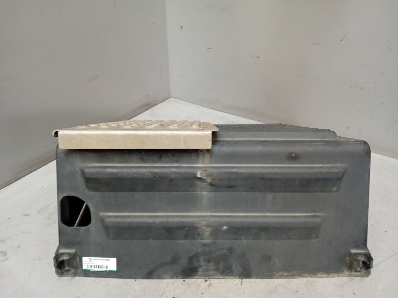 Recambio de tapa bateria para volvo fh 12 2002  12.1 diesel (d12d420) referencia OEM IAM 1371830  