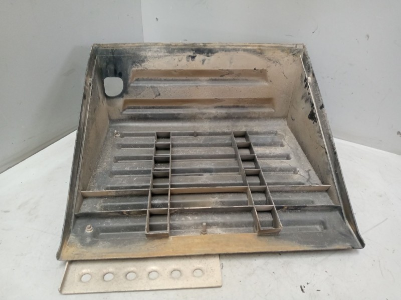 Recambio de tapa bateria para volvo fh 12 2002  12.1 diesel (d12d420) referencia OEM IAM 1371830  