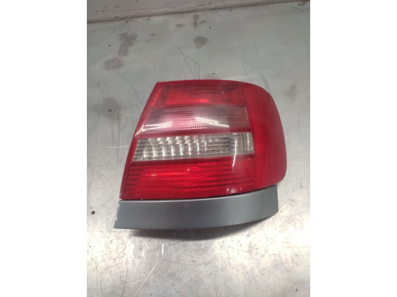 Recambio de piloto trasero derecho para audi a4 berlina (b5) 1.9 tdi referencia OEM IAM   