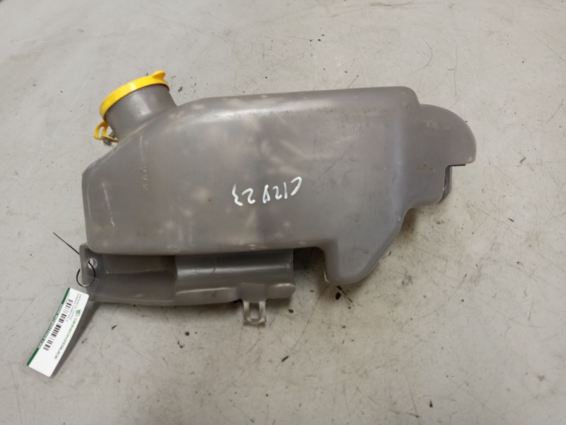 Recambio de deposito limpia para nissan cabstar e referencia OEM IAM   