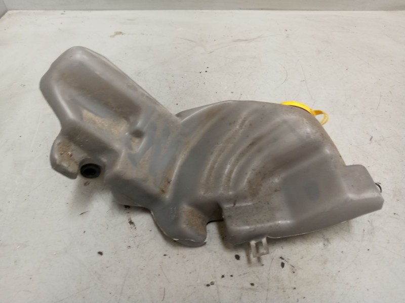 Recambio de deposito limpia para nissan cabstar e referencia OEM IAM   