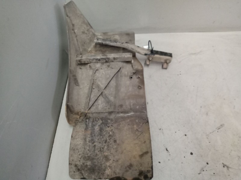 Recambio de guardabarros delantero derecho para nissan cabstar 01.04  3.0 diesel referencia OEM IAM 63100F3901  63100F3903