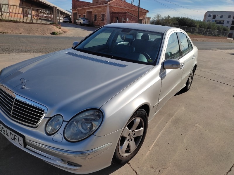 mercedes-benz clase e (w211) berlina del año 2005