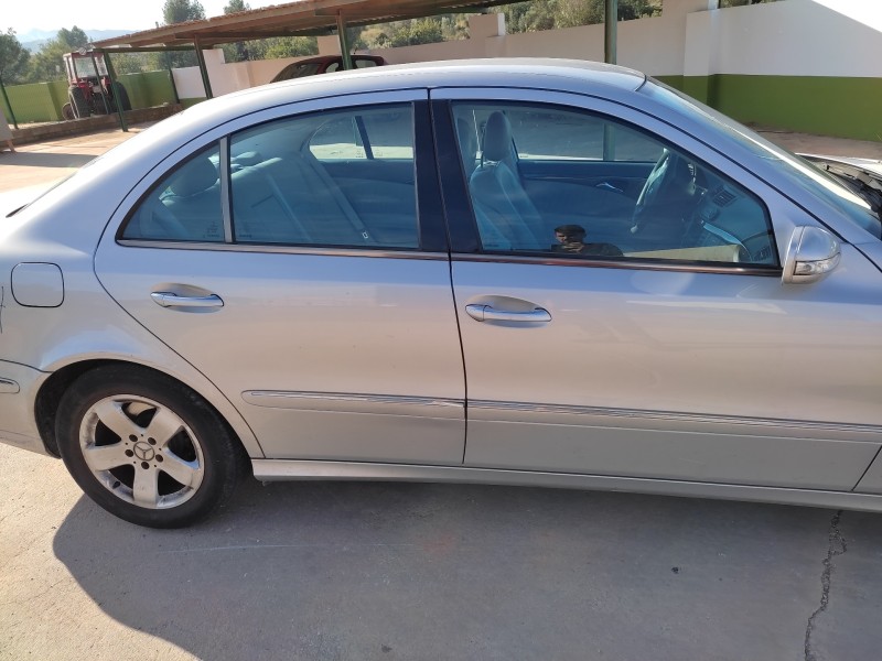 mercedes-benz clase e (w211) berlina del año 2005