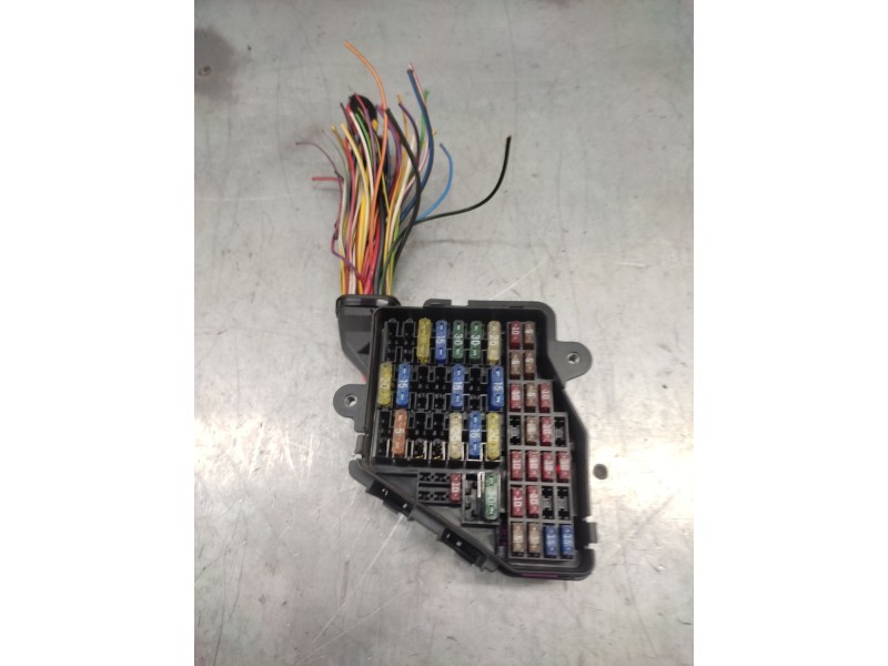 Recambio de caja reles / fusibles para audi a6 berlina (4b2) 2.5 tdi quattro referencia OEM IAM   