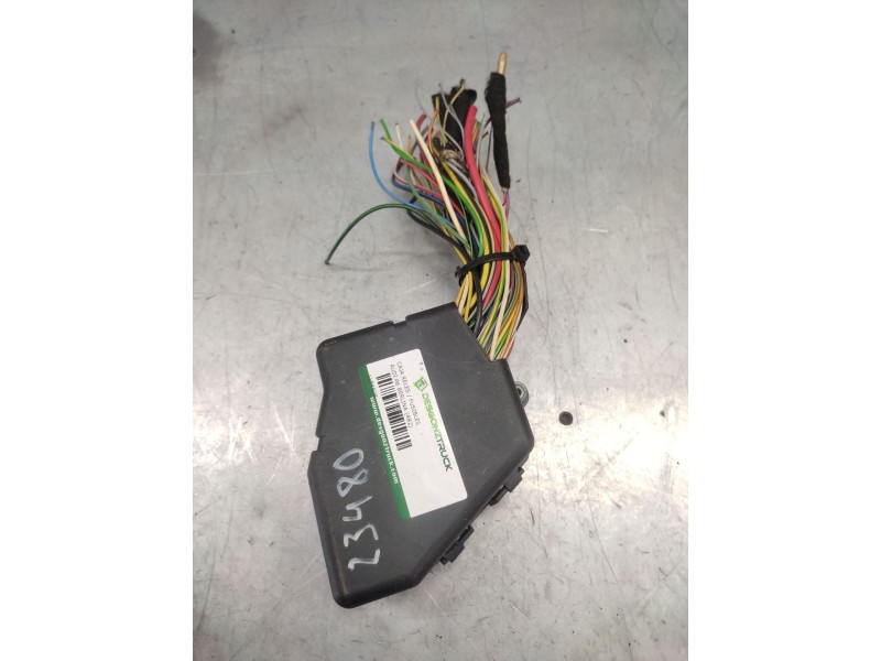 Recambio de caja reles / fusibles para audi a6 berlina (4b2) 2.5 tdi quattro referencia OEM IAM   