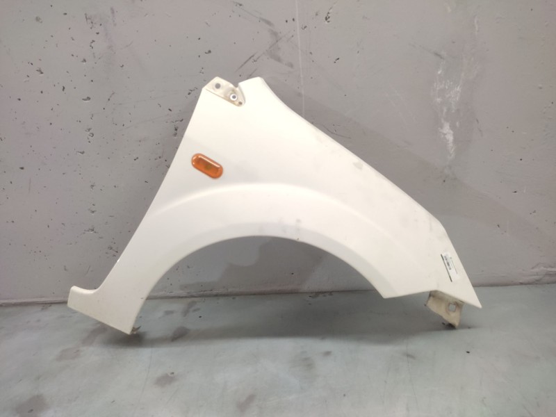 Recambio de aleta delantera derecha para ford fiesta (cbk) ambiente referencia OEM IAM   