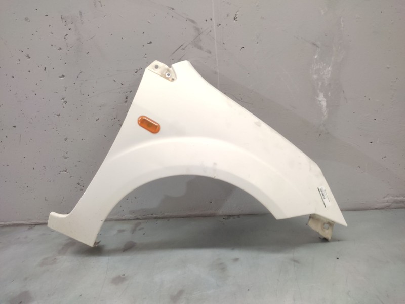 Recambio de aleta delantera derecha para ford fiesta (cbk) ambiente referencia OEM IAM   