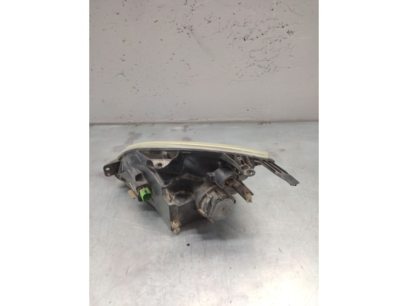 Recambio de faro derecho para ford fiesta (cbk) ambiente referencia OEM IAM   