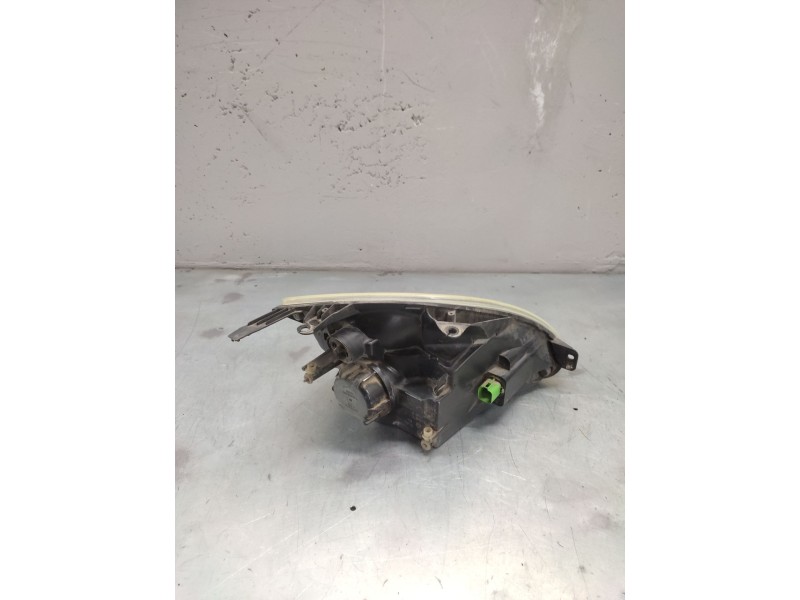 Recambio de faro izquierdo para ford fiesta (cbk) ambiente referencia OEM IAM   