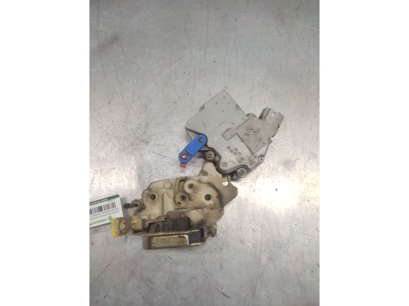 Recambio de cerradura puerta delantera derecha para nissan terrano/terrano.ii (r20) elegance referencia OEM IAM  6 PINS 