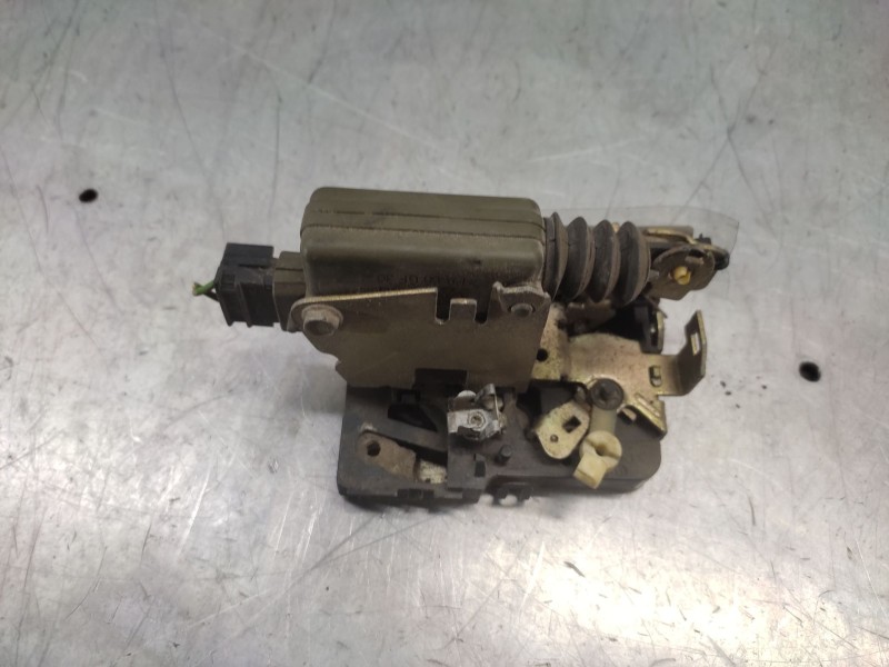 Recambio de cerradura puerta delantera izquierda para iveco daily combi 2.3 diesel cat referencia OEM IAM   