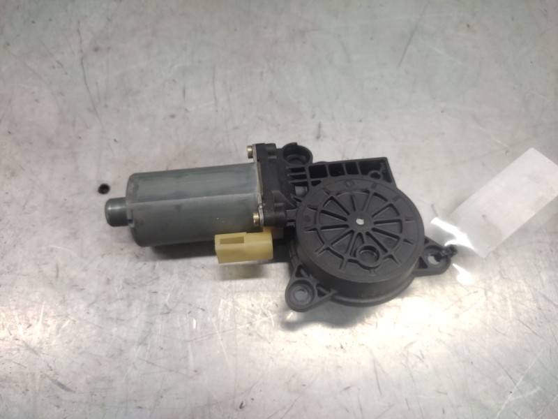 Recambio de motor elevalunas delantero derecho para ford fiesta (cbk) ambiente referencia OEM IAM 0130821939  