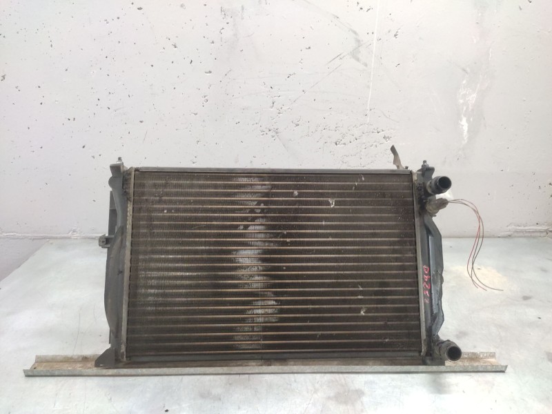 Recambio de radiador agua para audi a4 berlina (b5) 1.8 referencia OEM IAM 8D0121251Q  