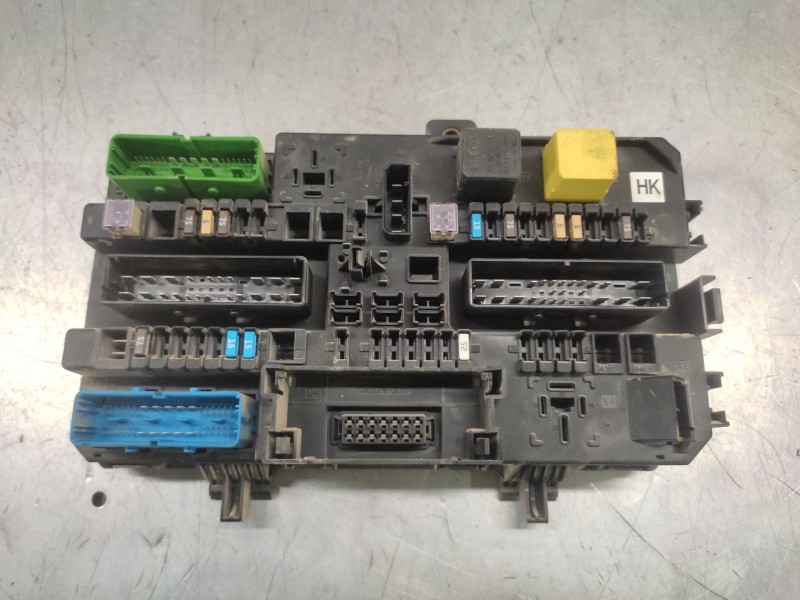 Recambio de caja reles / fusibles para opel astra h berlina essentia referencia OEM IAM 13206762  