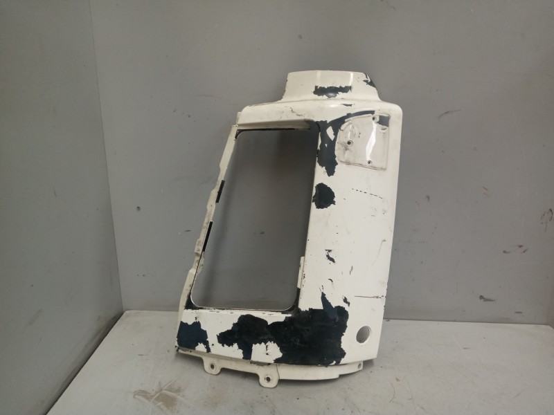 Recambio de molduras delanteras para volvo fh xxx 12.8 diesel referencia OEM IAM   CUBRE FARO IZQUIERDO
