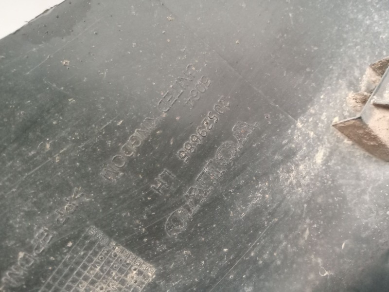 Recambio de paso rueda izquierdo para volvo fh xxx referencia OEM IAM 20529685 MOLDURA PASO RUEDA IZQUIERDO 