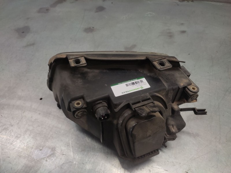 Recambio de faro derecho para audi a4 berlina (b5) 1.8 referencia OEM IAM   
