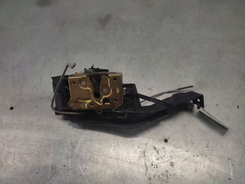 Recambio de cerradura puerta delantera derecha para ford focus berlina (cak) ambiente referencia OEM IAM   