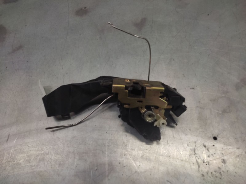 Recambio de cerradura puerta delantera derecha para ford focus berlina (cak) ambiente referencia OEM IAM   