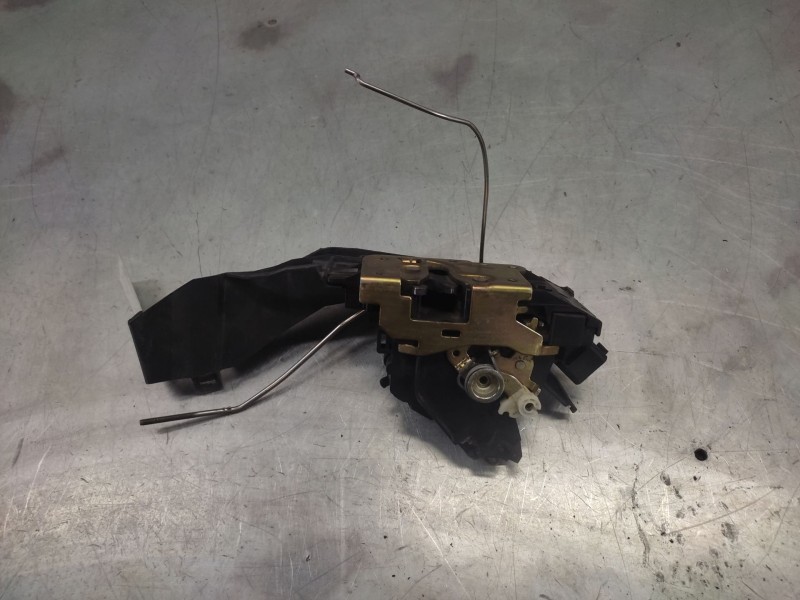 Recambio de cerradura puerta delantera derecha para ford focus berlina (cak) ambiente referencia OEM IAM   