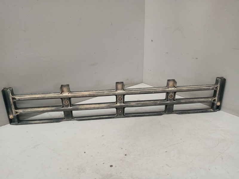 Recambio de rejilla delantera central para volvo fh xxx 12.8 diesel referencia OEM IAM 20529704  