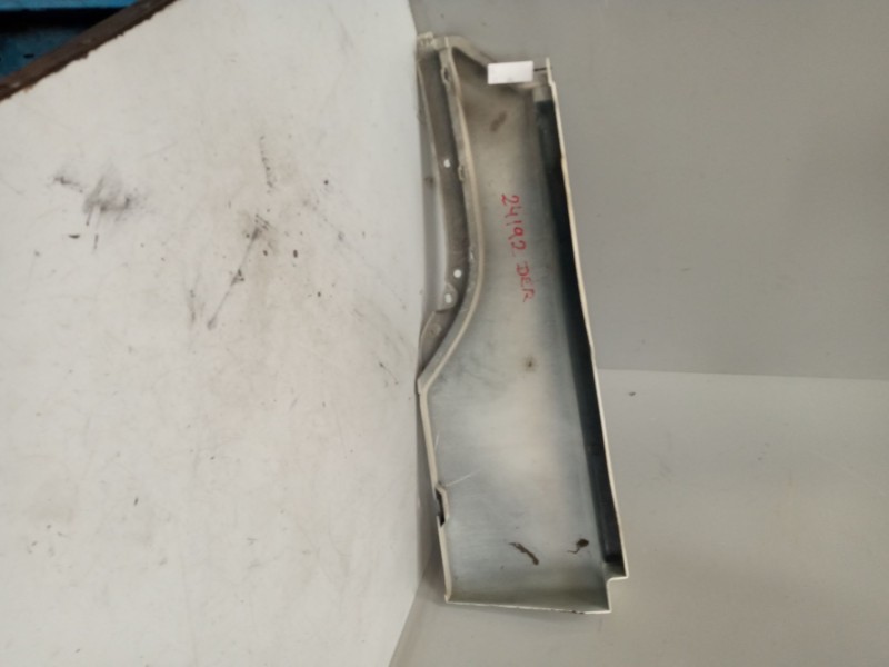 Recambio de moldura trasera cabina para volvo fh xxx 12.8 diesel referencia OEM IAM 3175929  DERECHA