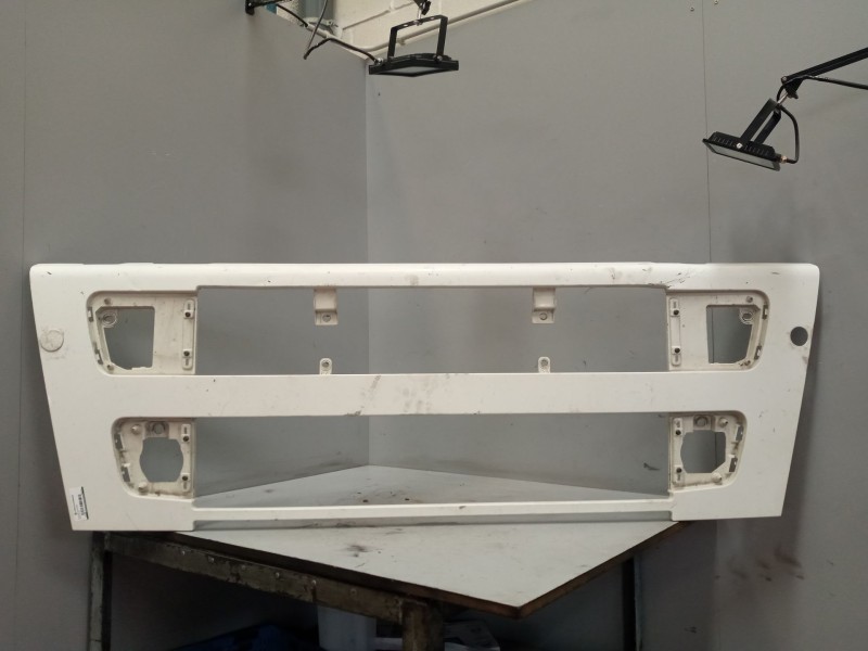 Recambio de molduras delanteras para volvo fh xxx referencia OEM IAM 20516774  