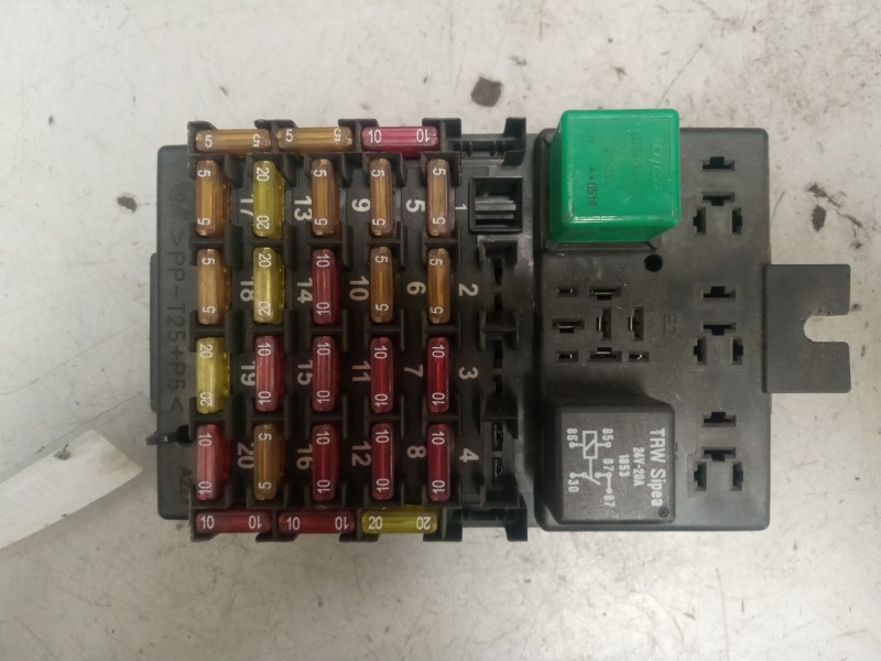 Recambio de caja reles / fusibles para iveco eurocargo 05.03  5.9 diesel referencia OEM IAM 504050822  