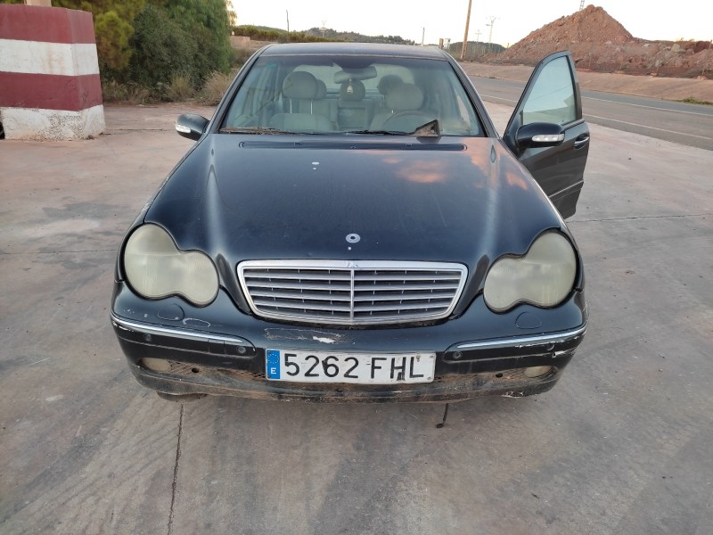 mercedes-benz clase c (w203) berlina del año 2001