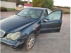 mercedes-benz clase c (w203) berlina del año 2001 2