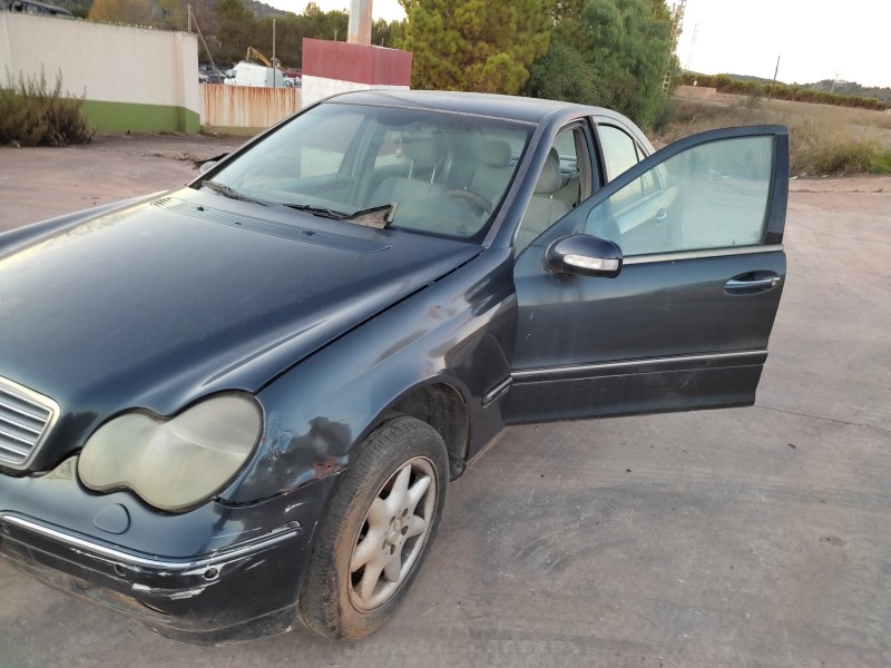 mercedes-benz clase c (w203) berlina del año 2001