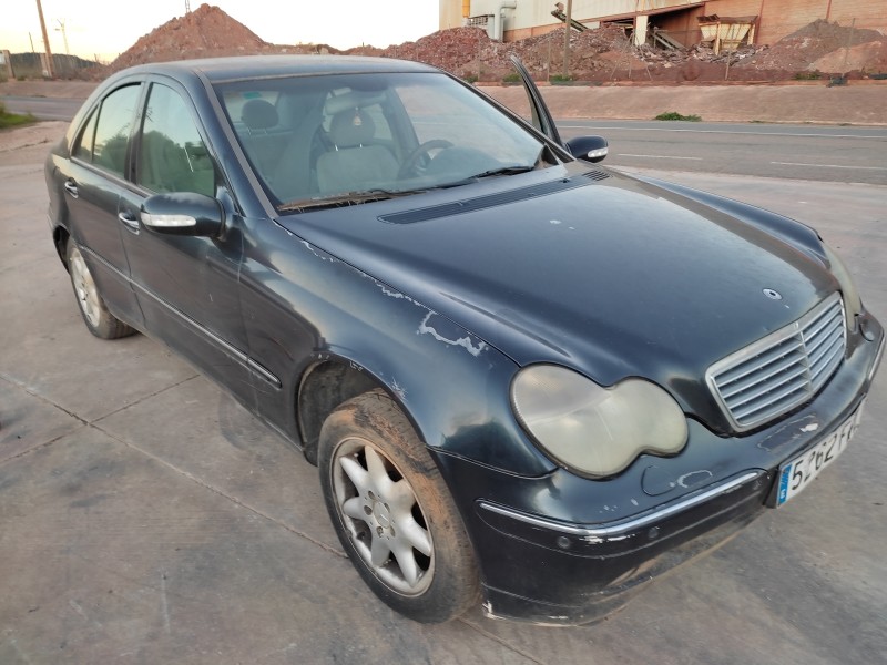 mercedes-benz clase c (w203) berlina del año 2001