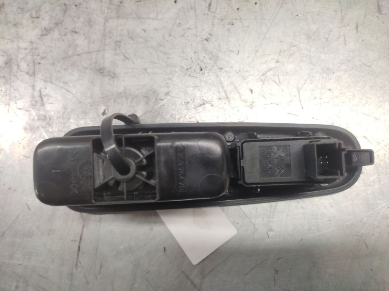 Recambio de mando elevalunas trasero derecho para peugeot 3008 monospace (0u_) 1.6 hdi referencia OEM IAM 96662297ZD  